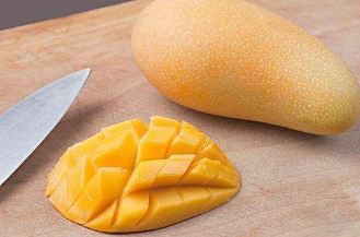 常吃芒果对身体有哪些好处，吃多了会怎么样