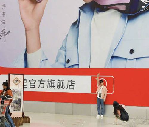 网友杭州机场偶遇倪妮井柏然 网友:倪妮的拍照技术果然是不如井柏
