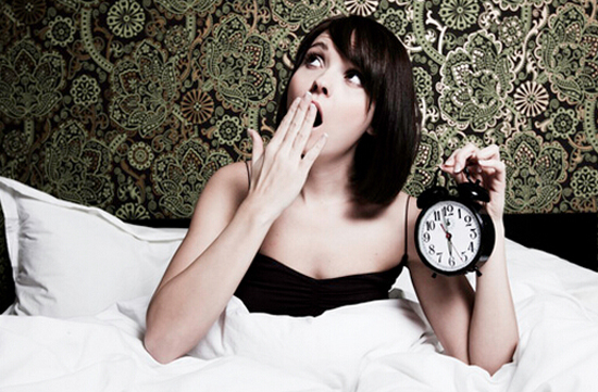半睡半醒是什么症状 晚上睡觉半睡半醒是什么原因