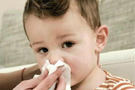 在宝宝鼻塞的时候要做好的鼻腔护理