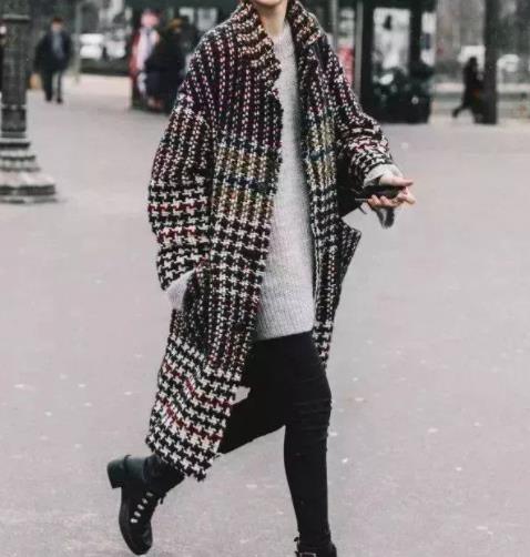 
冬季必备时尚百搭单品：出街女人穿大衣才最有气质
