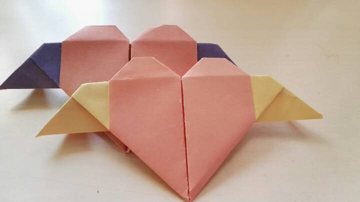 简单漂亮的折纸爱心，带翅膀的爱心的手工折纸心折纸方法