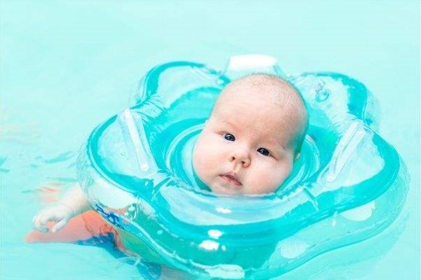 新生儿多久才能游泳 时间是我们必须控制的因素