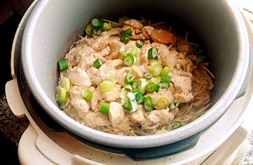 咖喱鸡肉金针菇煲饭的做法_咖喱鸡肉金针菇煲饭怎么做 咖喱鸡肉金针菇煲饭的做法_咖喱鸡肉金针菇煲饭怎么做