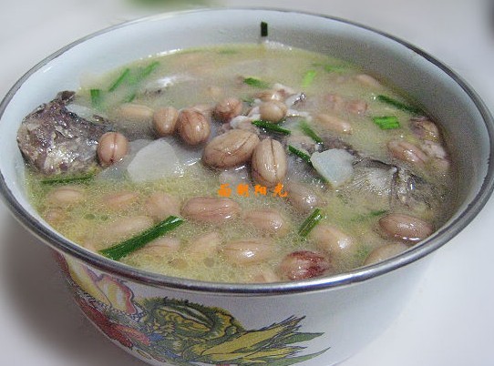 花生莲子鲫鱼煲的做法_花生莲子鲫鱼煲怎么做 花生莲子鲫鱼煲的做法_花生莲子鲫鱼煲怎么做