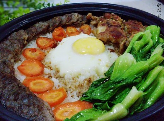 黑椒鸡腿腊肠煲仔饭的做法_黑椒鸡腿腊肠煲仔饭怎么做 黑椒鸡腿腊肠煲仔饭的做法_黑椒鸡腿腊肠煲仔饭怎么做