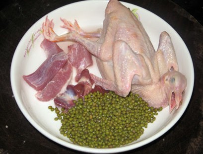 土茯苓绿豆老鸽汤的做法_土茯苓绿豆老鸽汤怎么做 土茯苓绿豆老鸽汤的做法_土茯苓绿豆老鸽汤怎么做