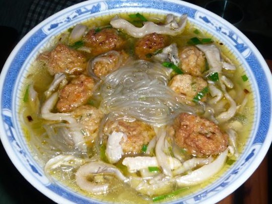 薯粉平菇胡萝卜肉丸汤的做法_薯粉平菇胡萝卜肉丸汤怎么做 薯粉平菇胡萝卜肉丸汤的做法_薯粉平菇胡萝卜肉丸汤怎么做
