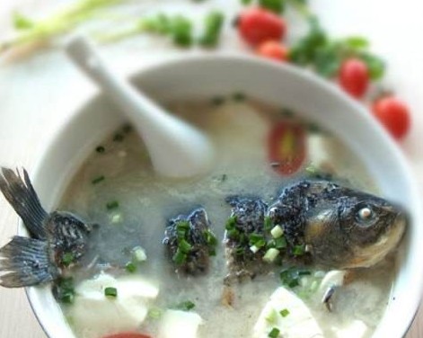 冬季养胃鲫鱼豆腐汤的做法_冬季养胃鲫鱼豆腐汤怎么做 冬季养胃鲫鱼豆腐汤的做法_冬季养胃鲫鱼豆腐汤怎么做