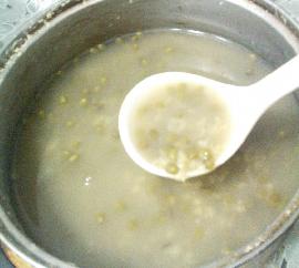 冰糖绿豆汤的做法_冰糖绿豆汤怎么做 冰糖绿豆汤的做法_冰糖绿豆汤怎么做