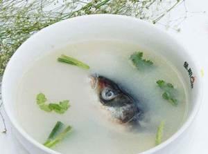 香菜豆腐鱼头汤 香菜豆腐鱼头汤