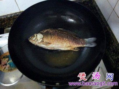 鲫鱼炖豆腐的做法,怎样做鲫鱼炖豆腐 鲫鱼炖豆腐的做法,怎样做鲫鱼炖豆腐