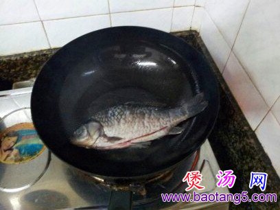 鲫鱼炖豆腐的做法,怎样做鲫鱼炖豆腐 鲫鱼炖豆腐的做法,怎样做鲫鱼炖豆腐