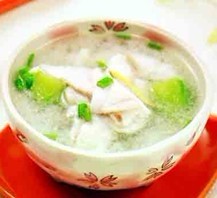 枸杞芹菜鱼片汤,清热降火、消除疲劳 枸杞芹菜鱼片汤,清热降火、消除疲劳