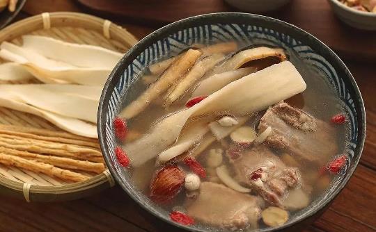 老火汤食材搭配最重要 老鸭汤加山药功效倍增 老火汤食材搭配最重要 老鸭汤加山药功效倍增