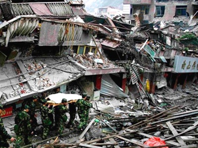 截至2008年9月18日12时,5·12汶川地震共造成69227人死亡,374643人