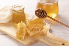 蜂蜜不能和哪些食物同食？近期蜂蜜价格如何？