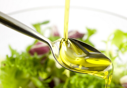 橄榄油祛黑头的方法