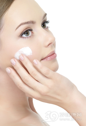 做好皮肤保湿才能水嫩嫩 保湿产品怎么选？