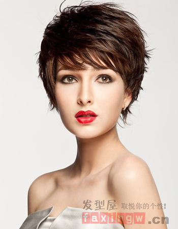 2015女生沙宣短发发型潮流烫发清爽显个性流行发型