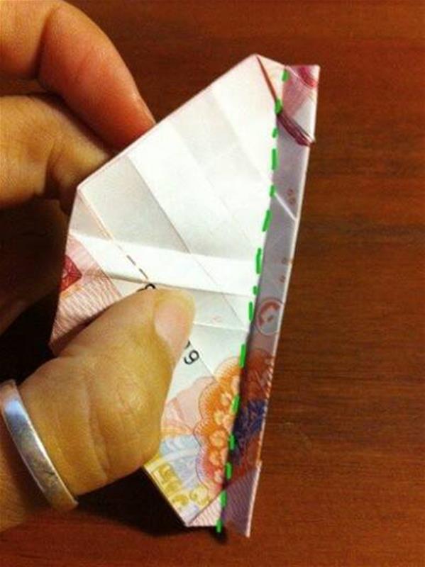 送女朋友最好的礼物100元玫瑰花纸币折纸方法