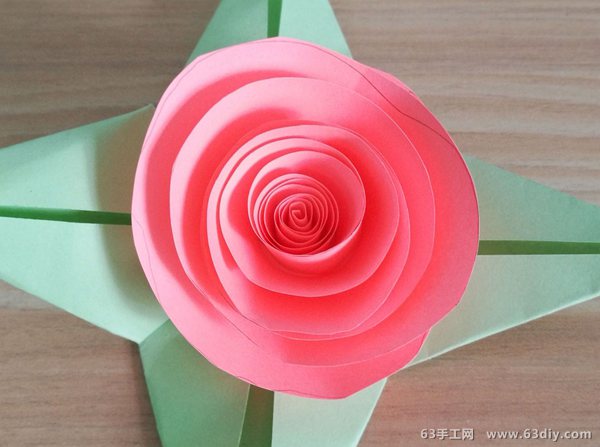 超级简单的纸玫瑰花的折法教程