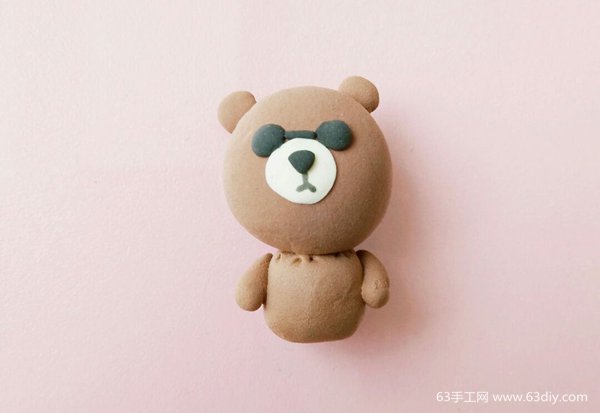用粘土制作可爱的布朗熊