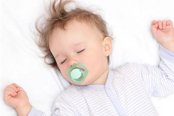 婴儿睡眠特点和规律 掌握到关键点才能科学的育娃