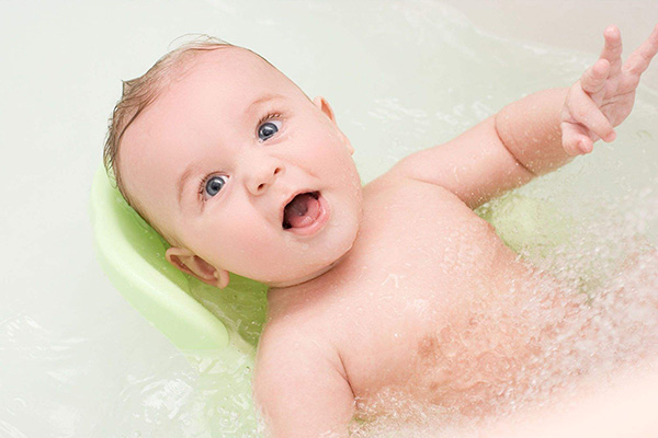 新生儿怎么洗澡 避开这些误区5个洗澡步骤不能乱