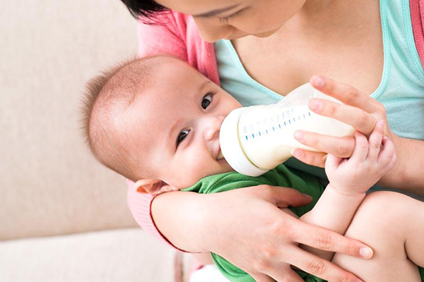 宝宝奶粉喂养时间表 科学时间喂养才是真的爱宝宝