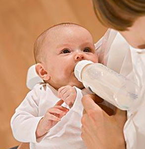 宝宝为什么会吐奶？婴儿吐奶是怎么回事?
