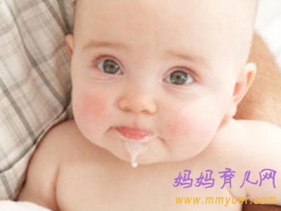 喂养姿势不正确易导致宝宝吐奶