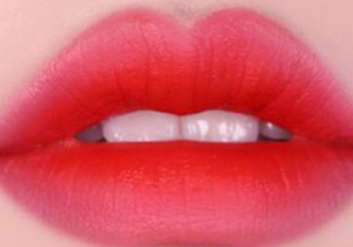 口红和唇釉可以一起用吗 优缺点对比