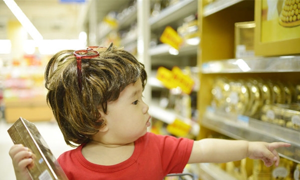 消费观培养：孩子要妈“买买买”是不买还是满足？