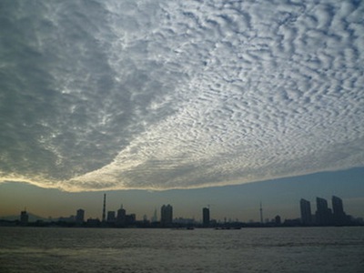 天空出現什麼雲彩像地震的前兆