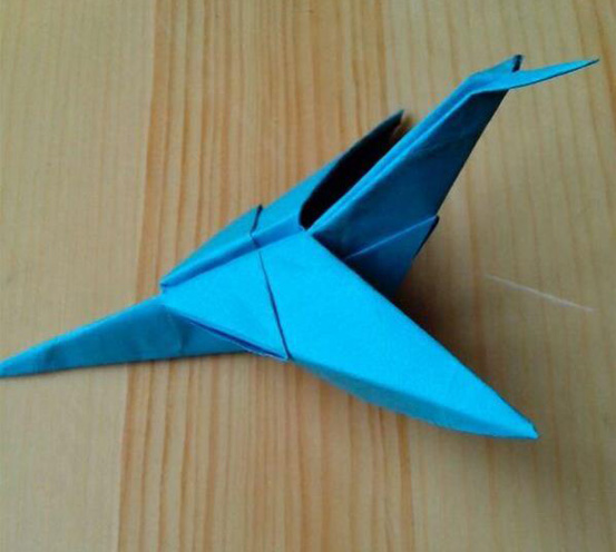 [纸飞机怎么折最远最久]纸飞机纸飞机怎么折怎么折飞得最远